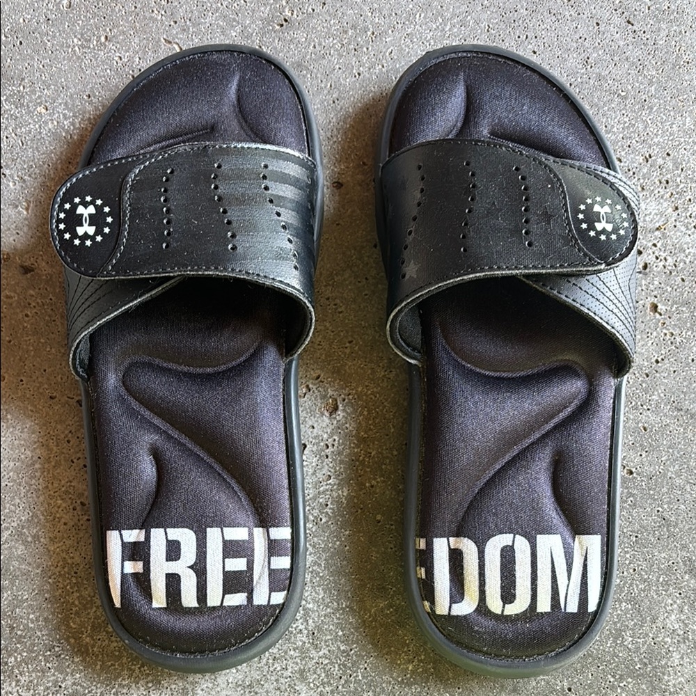 Brand new * Under Armour Black Slide Sandals with Freedom Print
